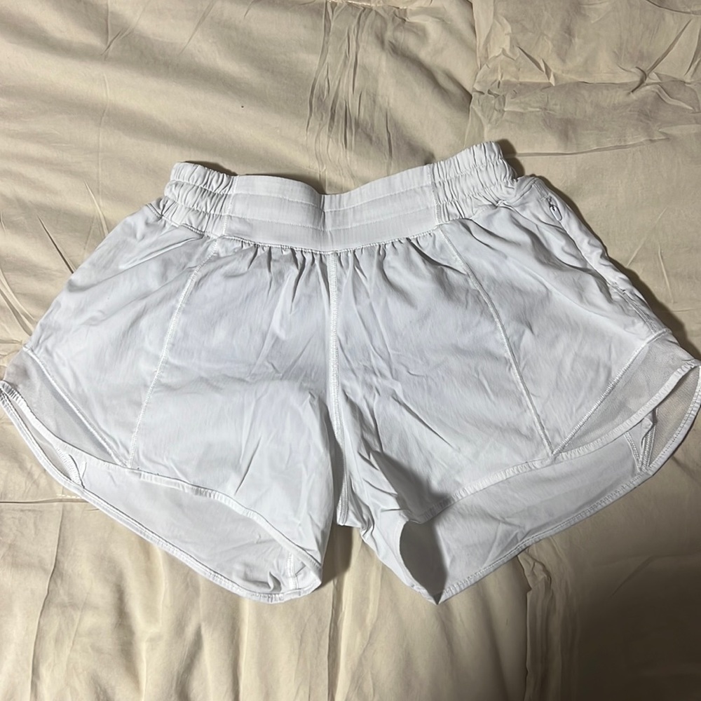 while lululemon shorts